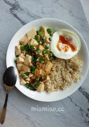 嫩豆腐糙米蓋飯 的食譜成品照片