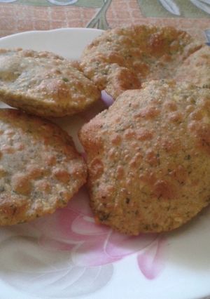 A picture of Dal palak kachori.
