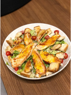 عکسی از دستور سالاد سزار با سس