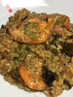 Una foto de Risotto de setas y langostinos
