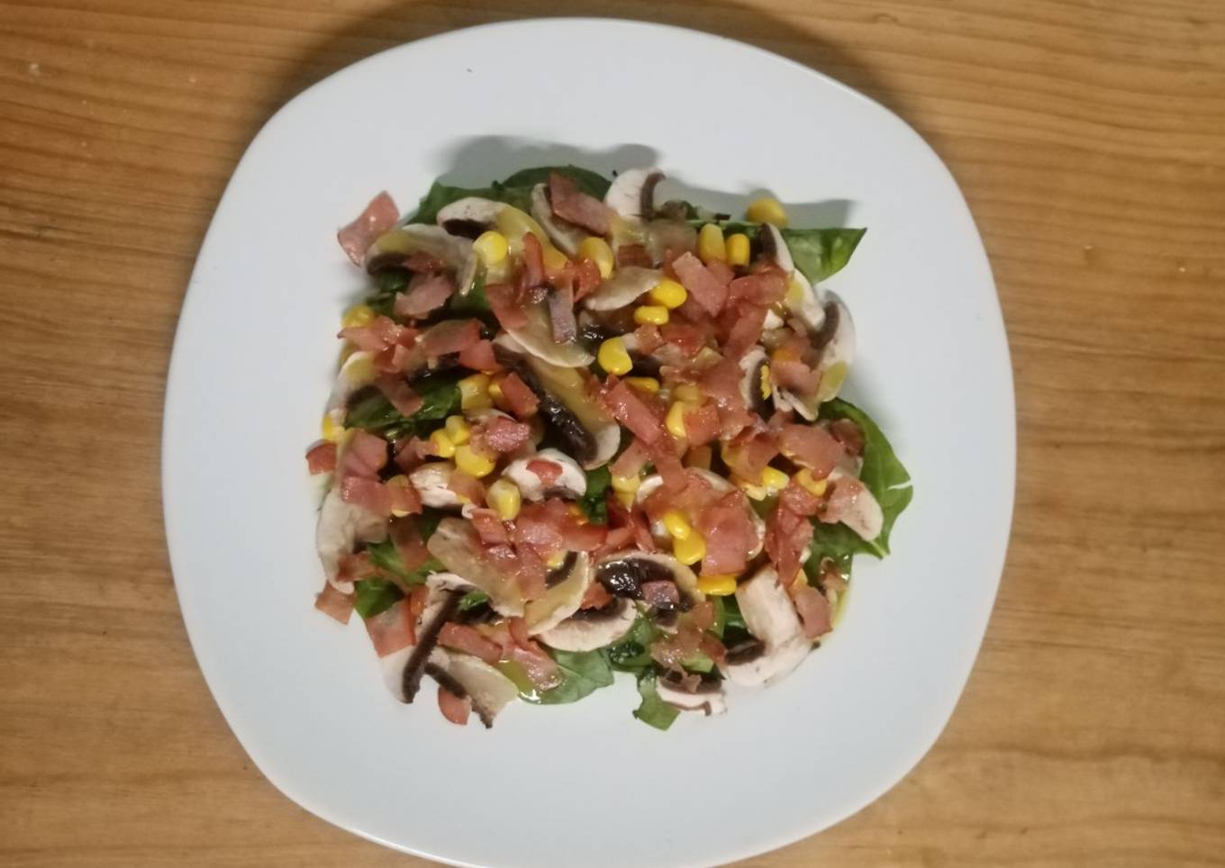 Ensalada de espinacas con tocino
