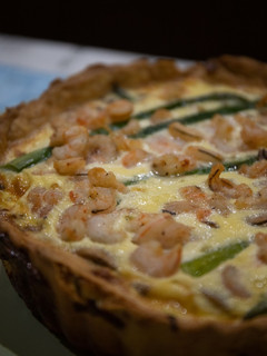 Una foto de Quiche de espárragos, champiñones y gambas