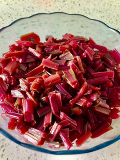 Una foto de Ensalada de tallos de betarraga