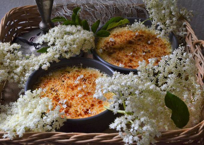 Crèmes brûlées à la fleur de sureau