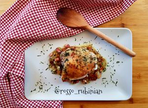 Foto di Pollo al dragoncello con cipolle brasate