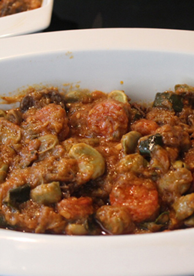 Una foto de Habas con chorizo y morcilla