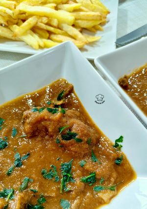 Una foto de Carrillada con boletus en salsa al curry