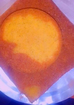A picture of 1kg Vanilla sponge cake.