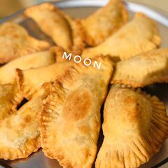 A picture of Fried fish pie.
