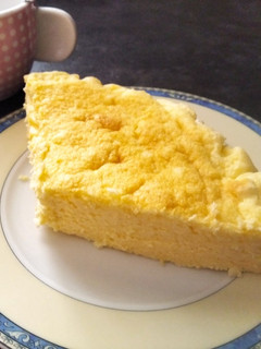 Una foto de Tarta de queso japonesa con chocolate blanco
