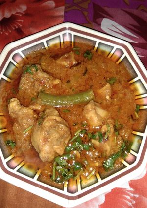 A picture of Chicken masala garvy.