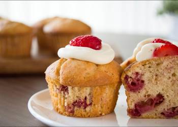 How to Recipe Delicious Cream Cheese Topped Strawberry Muffin