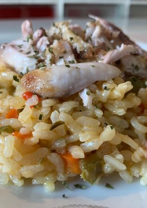 Una foto de Arroz con verdura y pollo