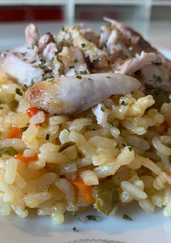 Una foto de Arroz con verdura y pollo