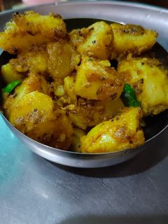 आलू के गुटके (Aloo ke guthke recipe in hindi) रेसिपी मुख्य फोटो