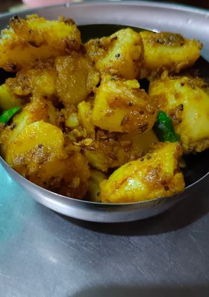 आलू के गुटके (Aloo ke guthke recipe in hindi) रेसिपी मुख्य फोटो