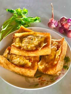 Hình của món Tàu hủ dồn thịt chiên.
