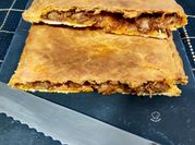 Una foto de empanadas gourmet