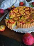 Crostata vegana con crema e prugne