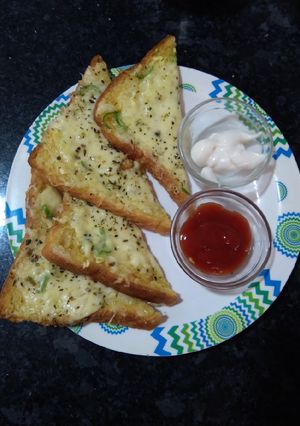 चिली चीज़ टोस्ट(Chilli cheese toast recipe in hindi) रेसिपी मुख्य फोटो