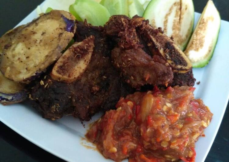 Cara Gampang Menyiapkan Iga Penyet Anti Gagal