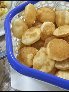 A picture of Pani Puri/crispy golgappay/Pani ke batashay.