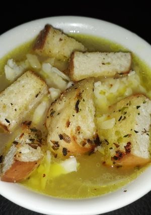 Una foto de Sopa de cebolla muy simple 🍜