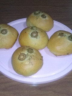 Una foto de Focaccia de aceitunas y romero