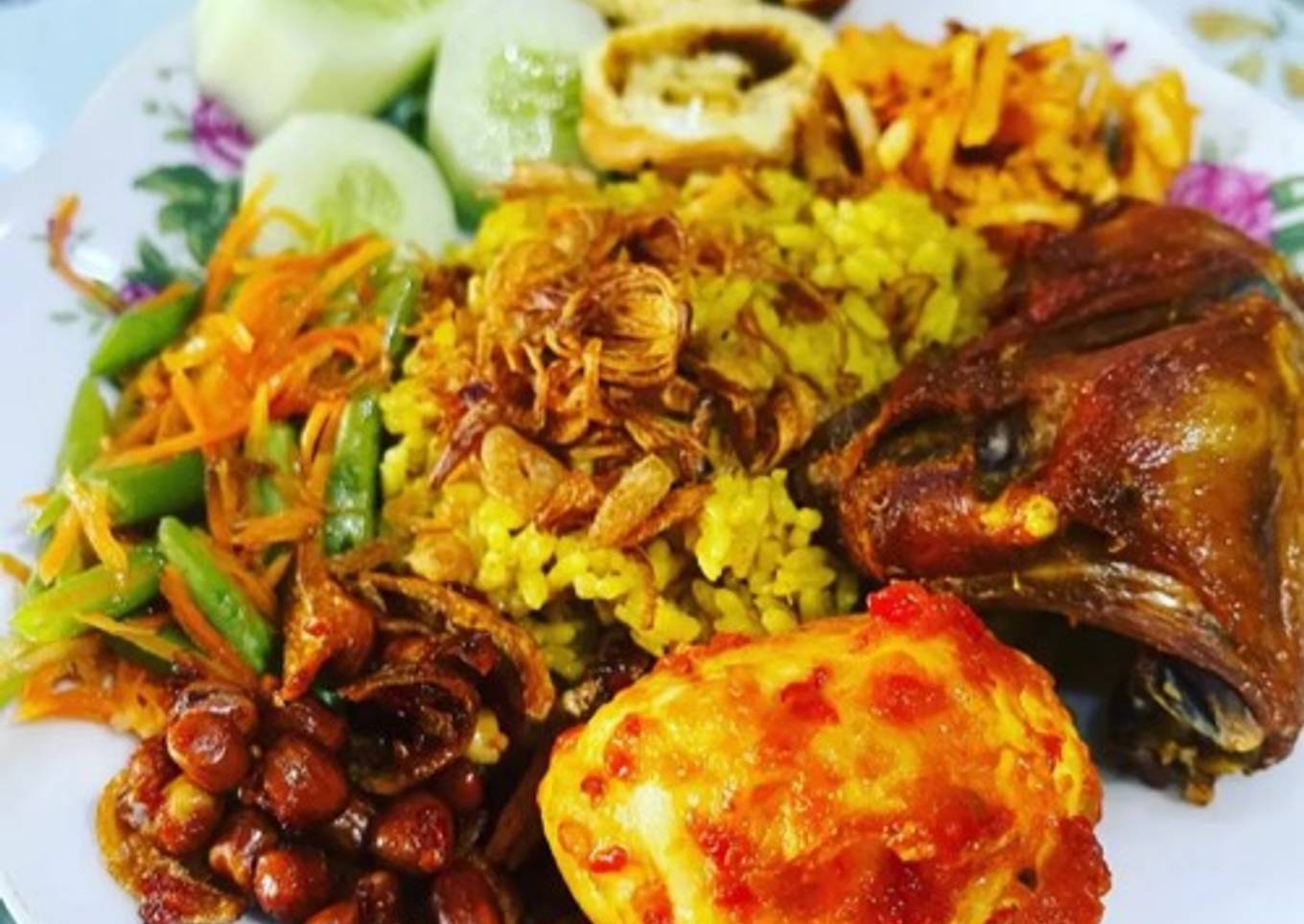 Nasi kuning gurih
