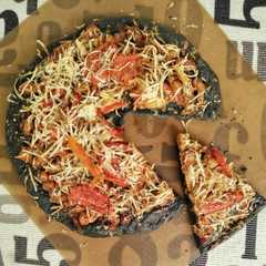 Charcoal Pizza রেসিপির প্রধান ছবি