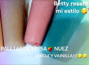 Una foto de Paletas de vainilla, nuez, chicle y fresa