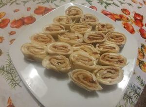 Foto di Girelle di piadina con speck, certosa e paté di carciofi