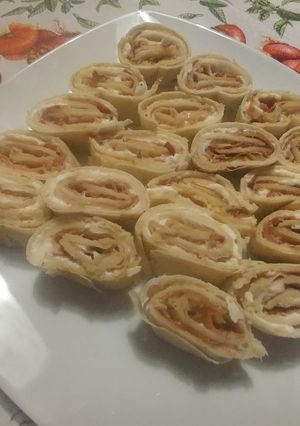 Foto di Girelle di piadina con speck, certosa e paté di carciofi