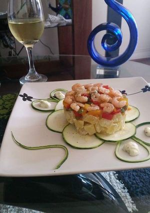 Una foto de Trisabor (papas tártara, pimientos dulces y camarones al ajillo)