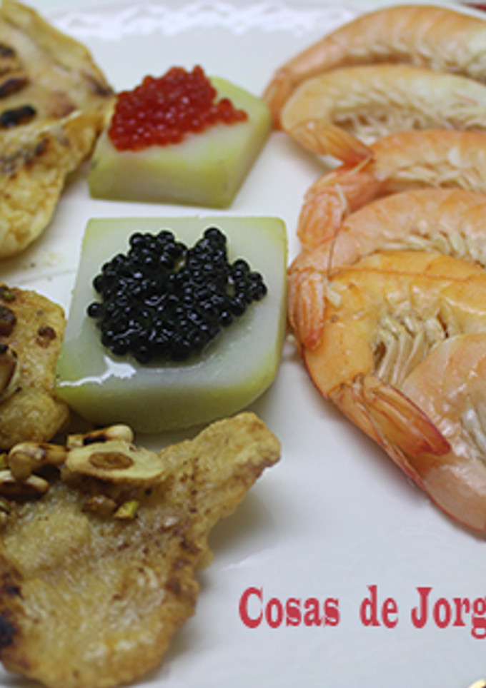 Una foto de Merluza con caviar y gambas