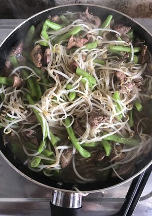 Hình của món Lòng gà xào giá+đậu đũa.