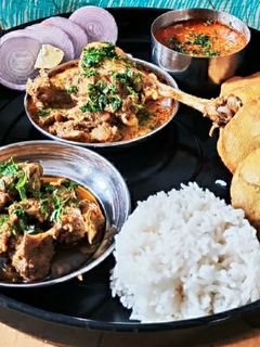 मालवणी चिकन वडे (chicken vade recipe in marathi) रेसिपी चे मुख्य फोटो