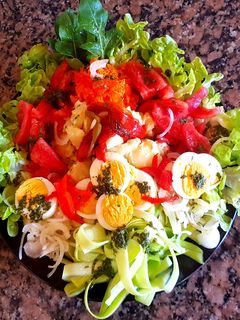 Una foto de Ensalada con papas a la mostaza y miel. #delantaldorado