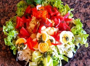 Una foto de Ensalada con papas a la mostaza y miel. #delantaldorado