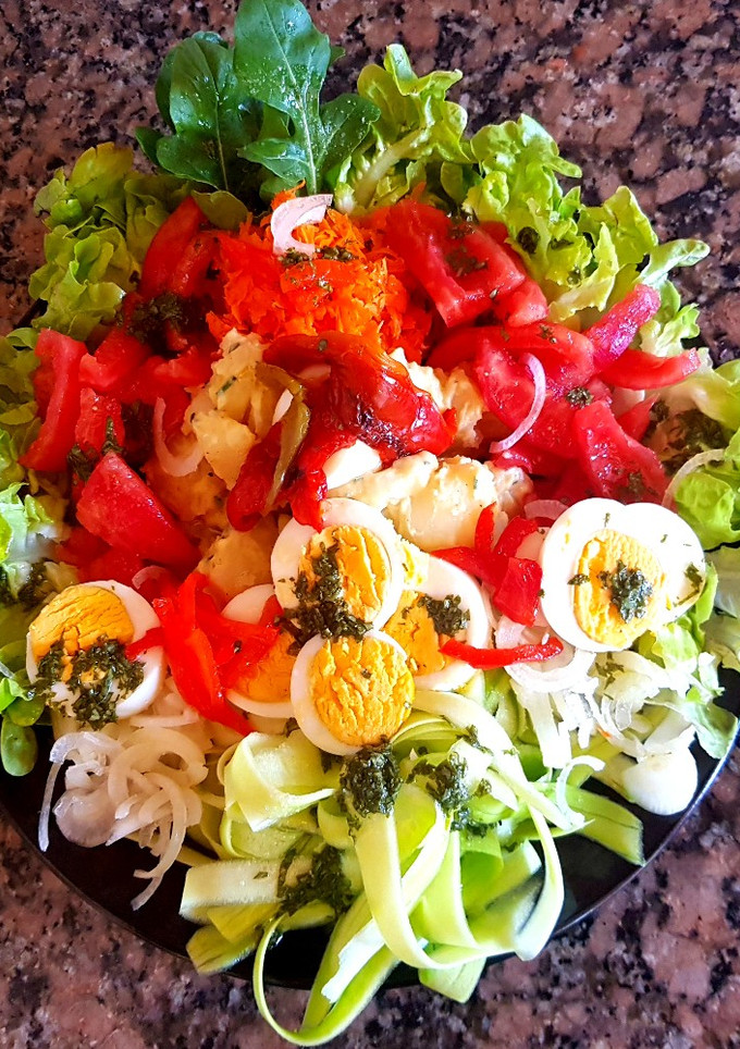 Una foto de Ensalada con papas a la mostaza y miel. #delantaldorado