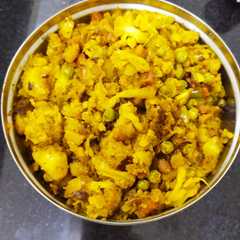 गोभी मटर आलू की सूखी सब्जी (Gobhi Matar aloo ki sukhi sabzi recipe in Hindi) रेसिपी मुख्य फोटो