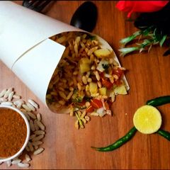 A picture of Jalmuri kurmure mix (Bombay mix).