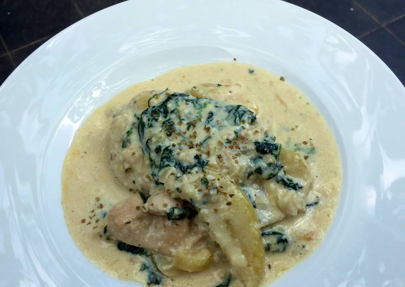 Bagaimana Menyiapkan Creamy Chicken with Spinach and Potato yang Enak