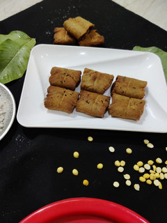 கொய்யா இலை சீப்பு முறுக்கு (Koyya ilai seepu murukku recipe in tamil) செய்முறை முக்கிய புகைப்படம்