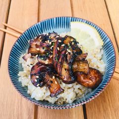 A picture of Ponzu Mushrooms and Brown Rice (bowl or onigiri).