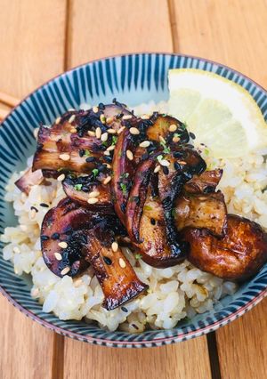 A picture of Ponzu Mushrooms and Brown Rice (bowl or onigiri).