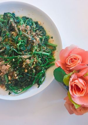 Hình của món Nộm rau muống.