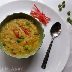 A picture of Instant Oats veggie khichdi.
