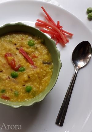 A picture of Instant Oats veggie khichdi.