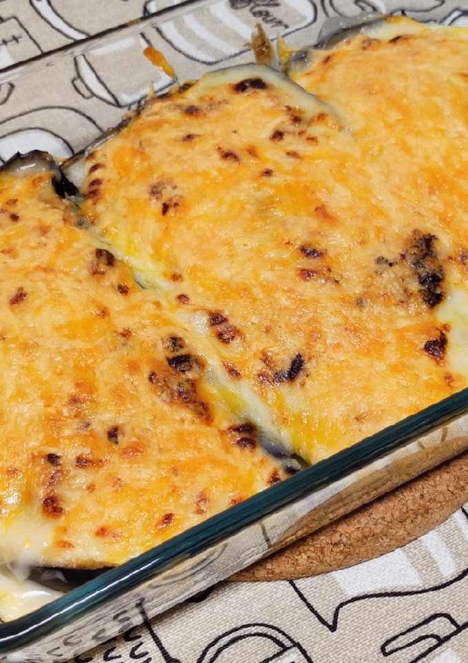 Una foto de Berenjenas rellenas de Jamoncitos de pollo 🍆🍗